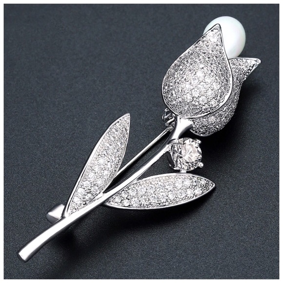 Swarovski Crystals The Milat Flower Brooch - Picture 3 of 4